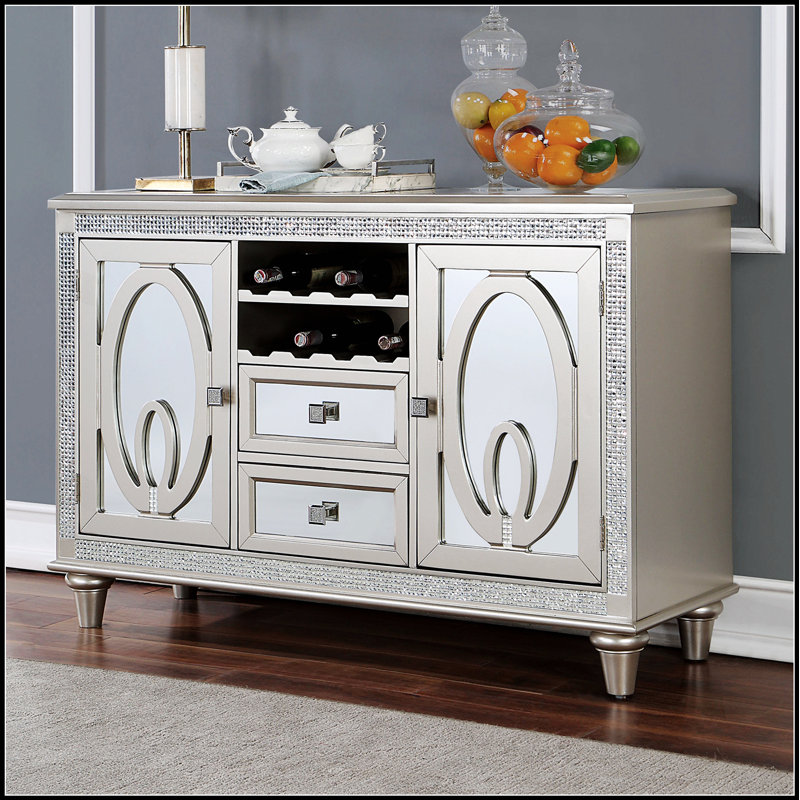 Desserte contemporaine en bois massif argenté avec tiroirs de rangement et détails de carreaux de miroir pour un mobilier de salle à manger élégant