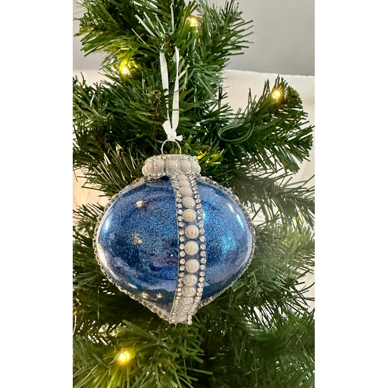 Superbe collection d'ornements Blue Glam: ornement scintillant magnifiquement bleu orné de perles et de diamants