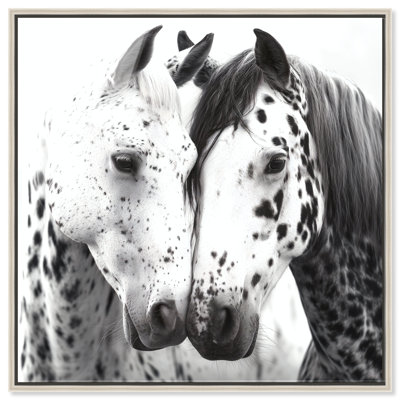 «Horse Love BW I», impression murale acrylique encadrée par Notoriart, cadre argenté, cadre argenté, 20 x 20