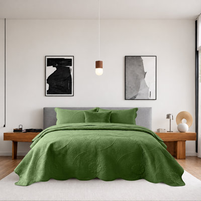 Moonlight Oversized Floral  Coverlet Set – Breathable & Reversible Bedding for All Season Use