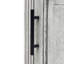 Meuble-lavabo compact avec lavabo en céramique blanche et robinet moderne, structure en métal durable, idéal pour les petites salles de bain contemporaines