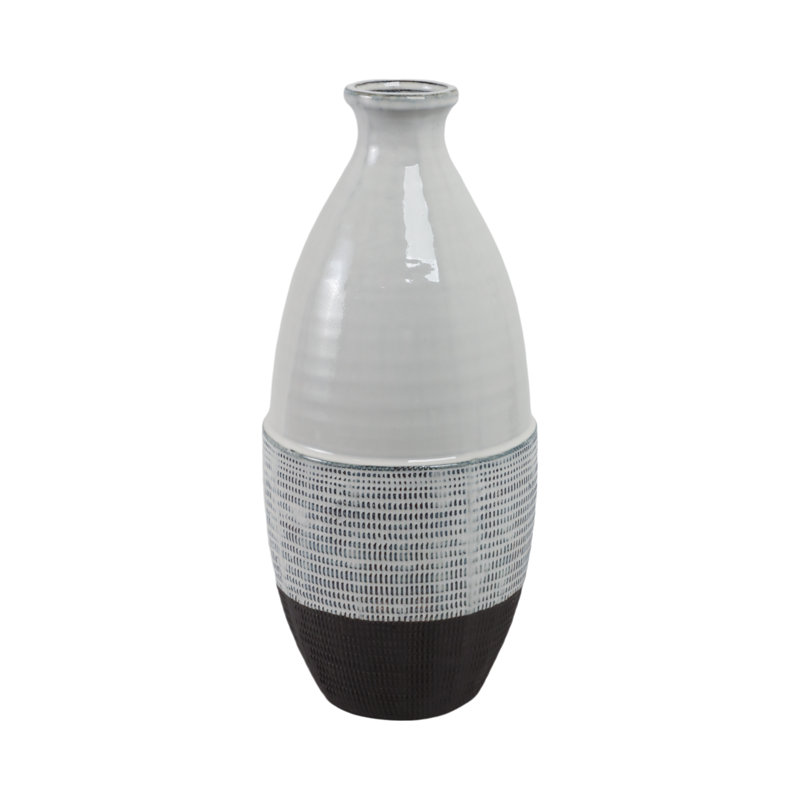 Vase texturé, gris, H 18 po x l 8 po x P 8 po