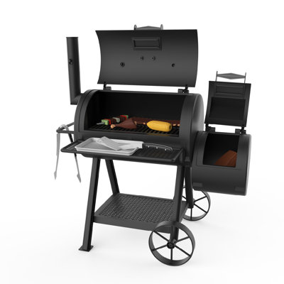Ensemble pour enfants Oklahoma Joe's Smokers - Comprend un jeu de rôle, un plateau, des côtes levées au miel fumé, des pilons de poulet, du sel et du poivre, une brochette, des pinces, une vadrouille à saucisses, un hachoir à bois et des bûches de bois