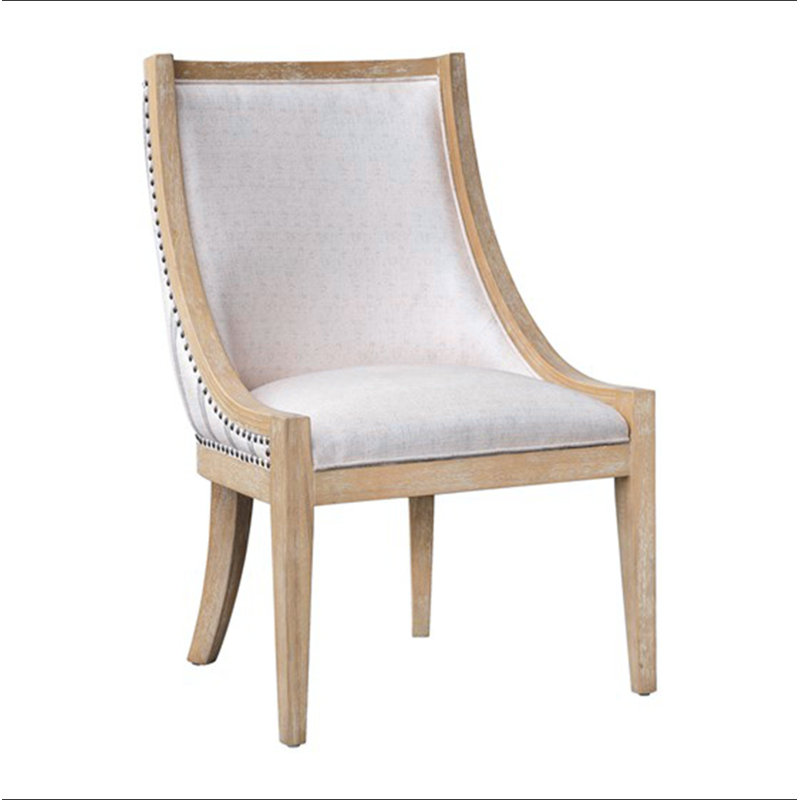 Chaise rembourrée avec garniture cloutée