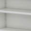 Grande armoire blanche avec portes en verre - tablettes réglables pour un rangement polyvalent dans les trous de câbles du garde-manger blanc, portes