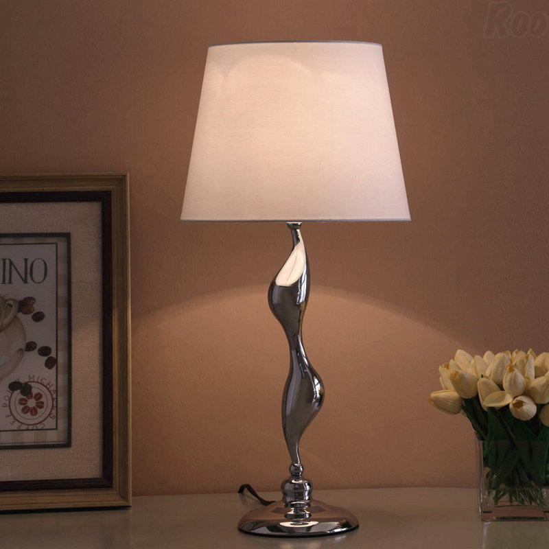 Lampe de table - Erte de 24 pouces, silhouette Art déco, finition argentée