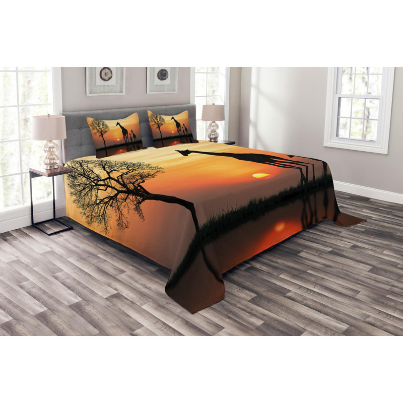 Eclectic Polyester Coverlet, Queen Coverlet + 2 Shams