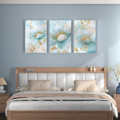 «Light Blue Floral», reproduction d'art sur toile tendue sur toile (ensemble de 3)