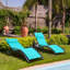 Ensemble de chaises longues de patio Melisa avec repose-tête et chaises longues inclinables pour bronzer près de la piscine avec table d'appoint pour la plage extérieure-109050399