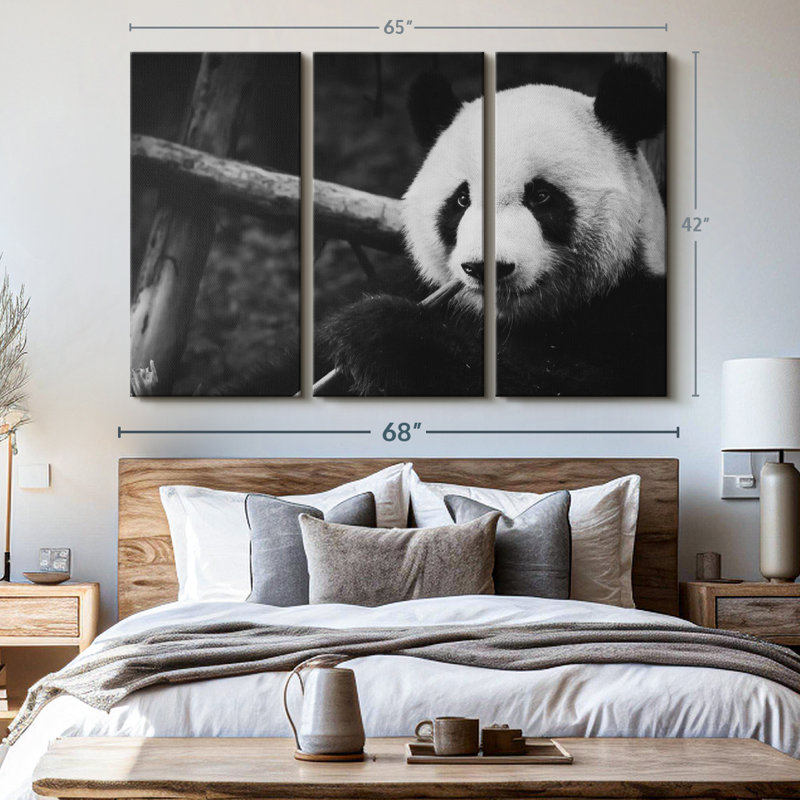 «Eating Giant Panda», 3 pièces sur toile, H 42 po x l 65 po x P 1,25 po