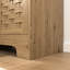 Armoire autoportante haute de 67 po pour une finition semblable au bois et armoire de rangement avec poignées dorées
