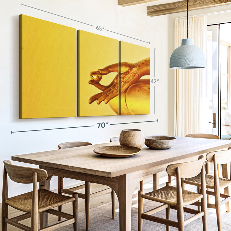 "Main de Bouddha" sur toile, H 42 po x l 65 po x P 1,25 po