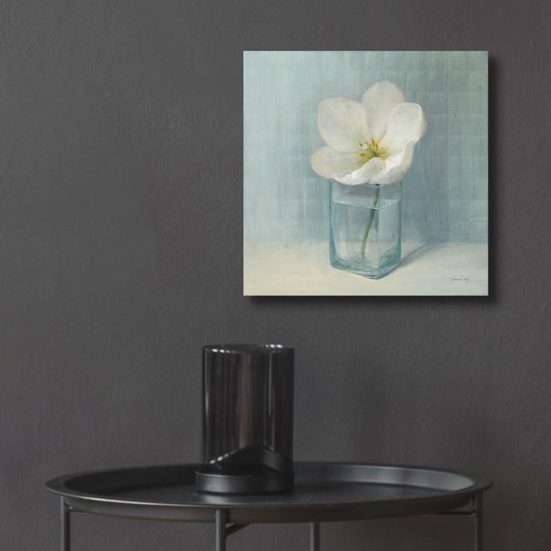 «Single White Tulip» par Danhui Nai, art mural en verre acrylique, H 12 po x l 12 po x P 0,13 po