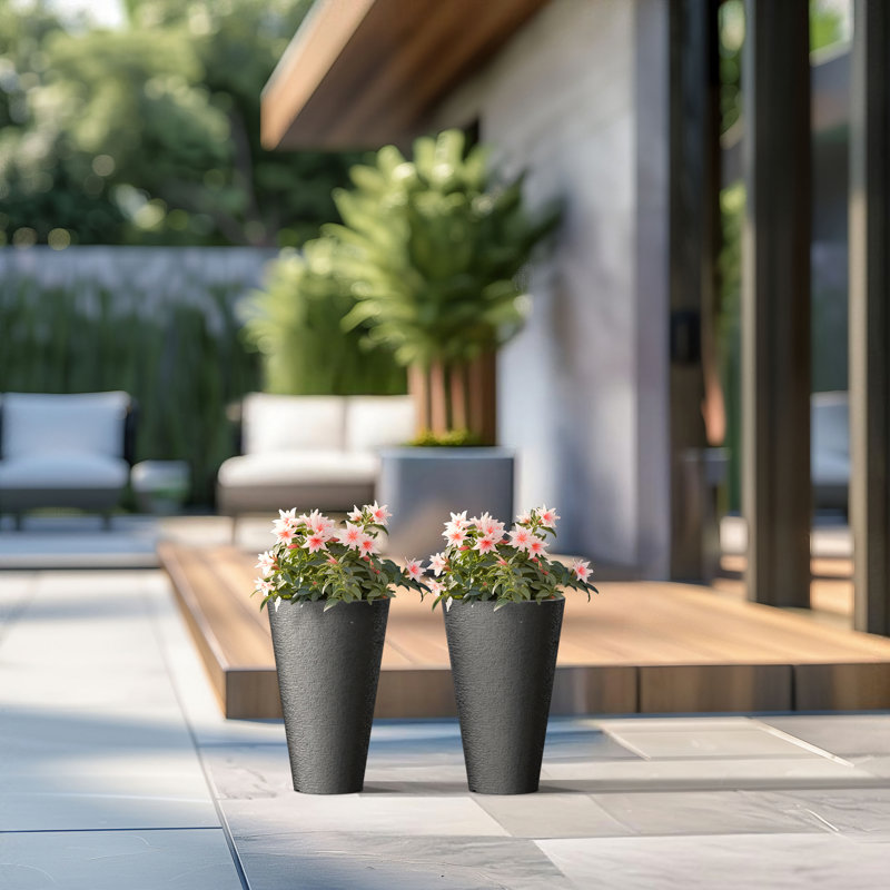 Pot à fleurs Aftina, H 15 po x l 9,8 po x P 9,8 po, Noir