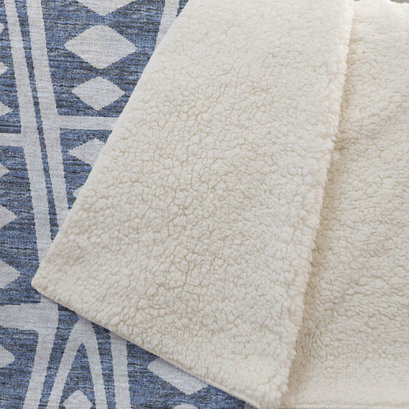 Couverture en sherpa bleue One Pixie Street 50 po x 70 po, bleu, Bleu ardoise; denim; ivoire; beige