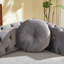 Canapé Chesterfield en velours avec coussins ronds-314597979