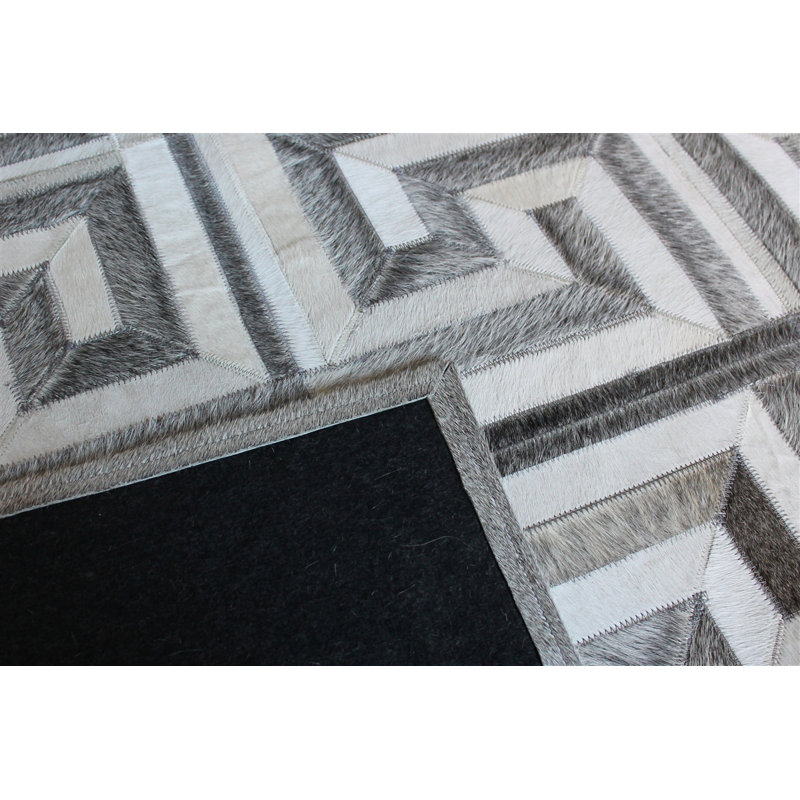 Area Cowhide Geometric Area Rug in Gray, Rectangle 4' x 6'