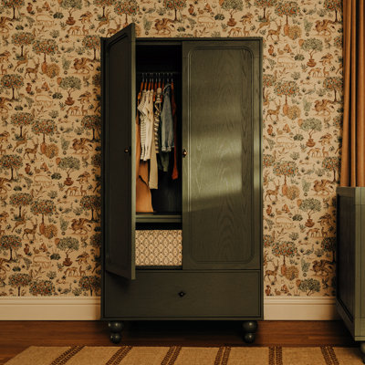 Armoire Leshawn assemblée par Nate Berkus