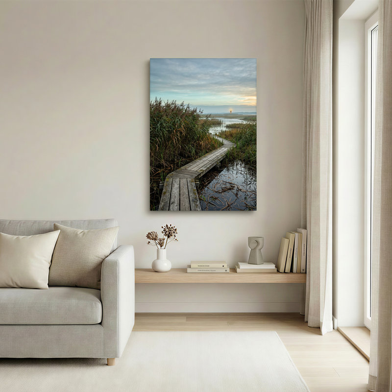 Toile en bois à travers les herbes du marais avec phare lointain, 24"H x 16"W