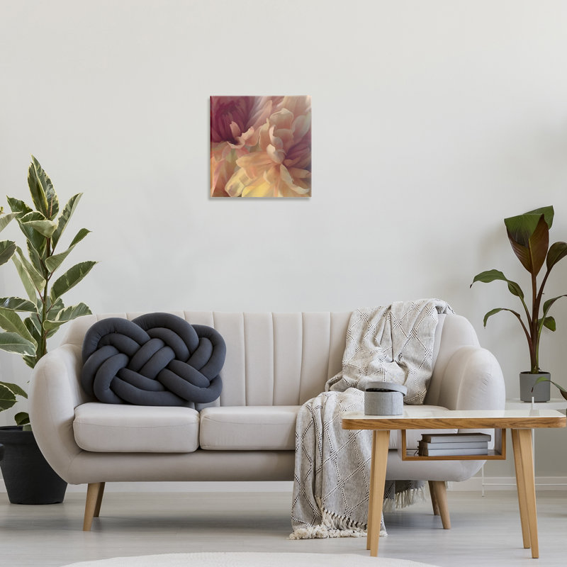«Curling Dahlia Petals» par David Pollard, H 17 po x l 17 po