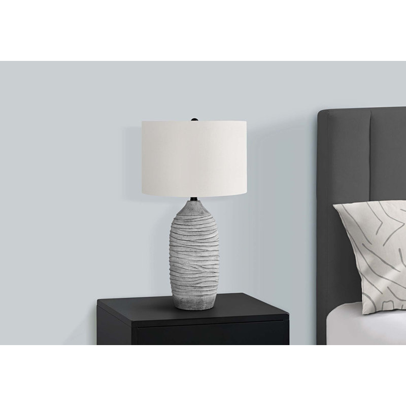 Lighting, H 27 po, lampe de table, résine grise, abat-jour ivoire / crème, moderne