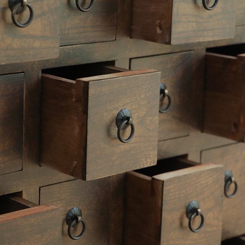 Commode à plusieurs tiroirs en bois naturel