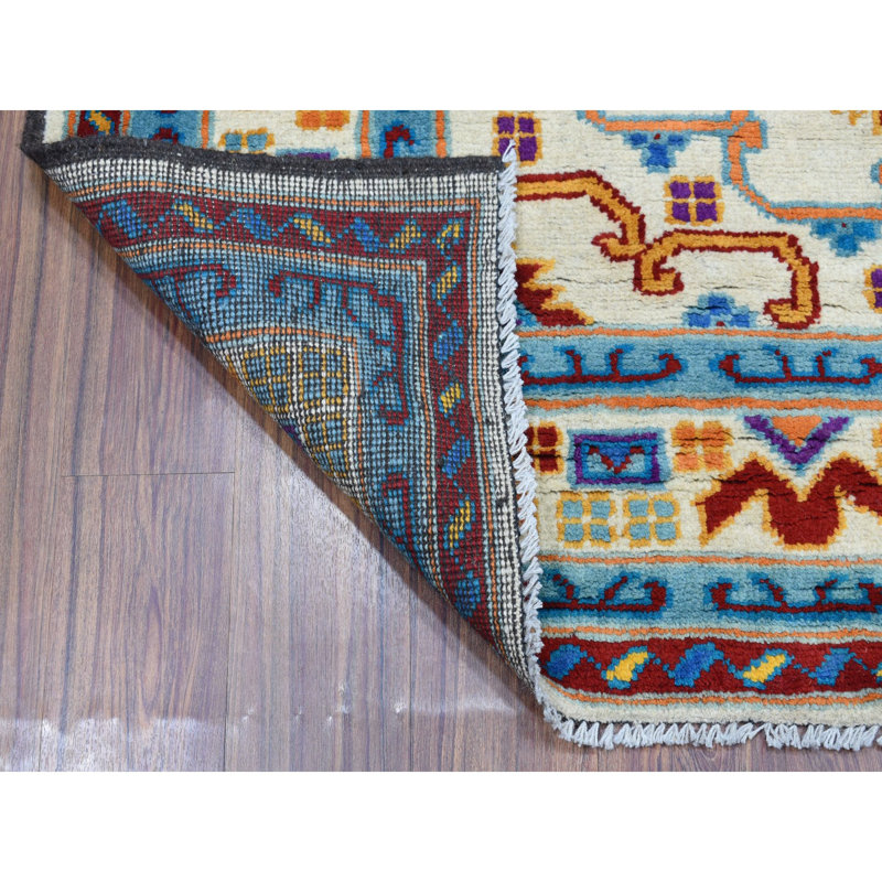 Tapis de zone en laine ivoire/bleu 5 pi 8 po x 7 pi 8 po one-of-kind-noué la main