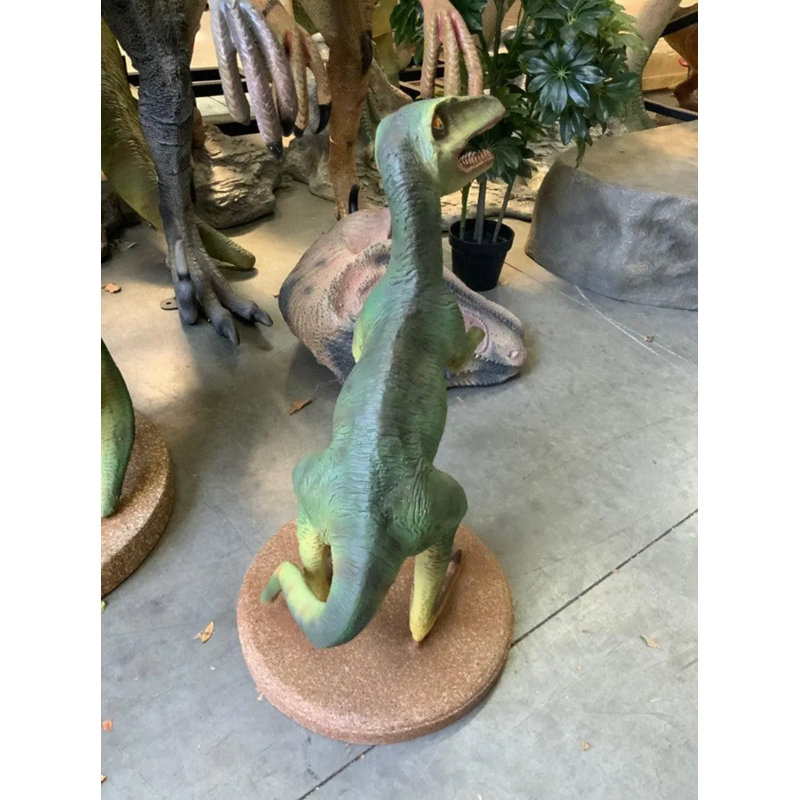 Statue de petit dinosaure petit rapace vert