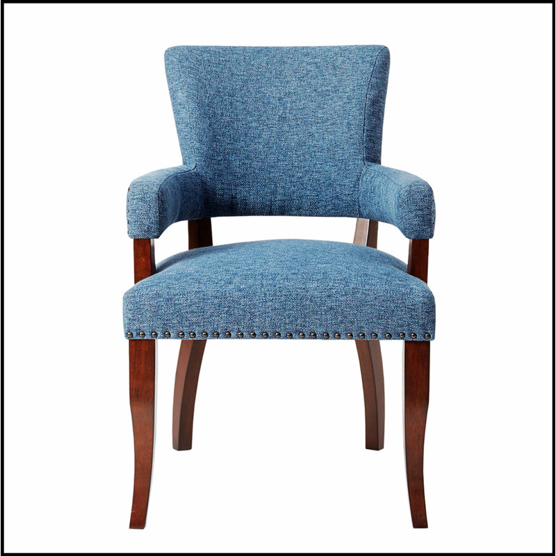 Chaise rembourrée à oreilles avec rembourrage moelleux et structure de soutien pour une assise confortable et élégante dans tout espace repas