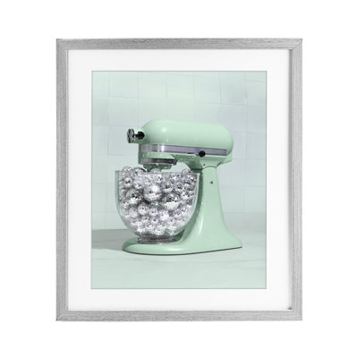 Mélangeur de cuisine disco sur vert, impression encadrée sous verre, design par Lish Creative