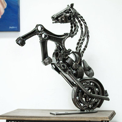 Sculpture pièces d'auto Trinx