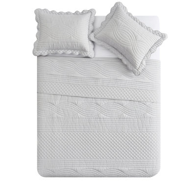 VCNY Home Scallop Microfiber Quilt Set, King