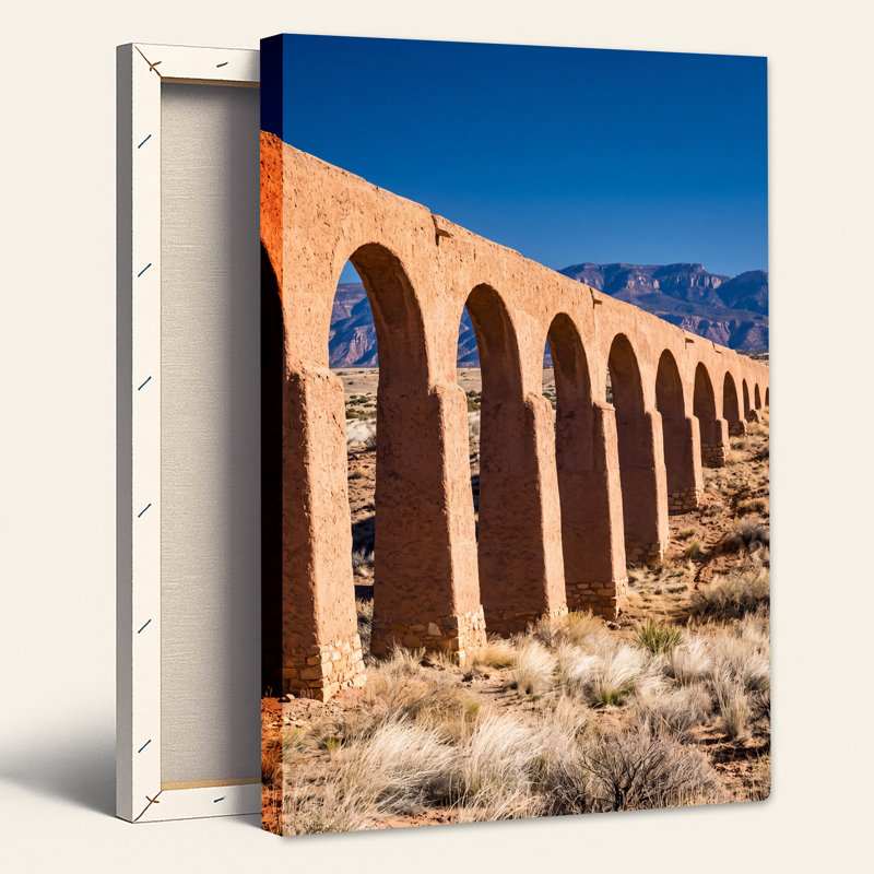 Tableau sur toile représentant un aqueduc voûté en terre cuite dans les montagnes désertiques, H 48 po x l 32 po