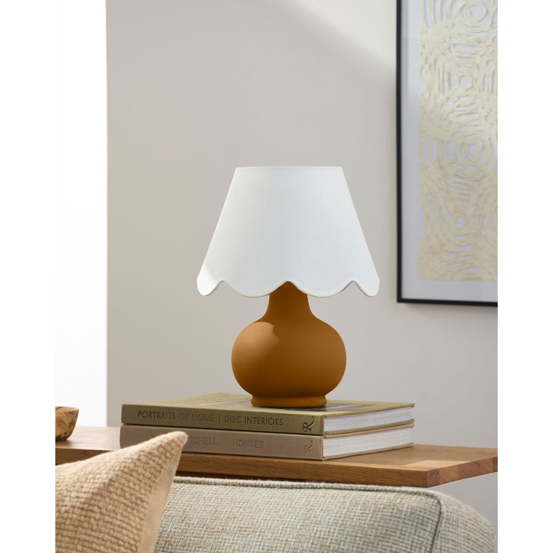 Lampe de table Momsen, Tanné, Blanc / Blanc, 13"H x 8"W x 8"D