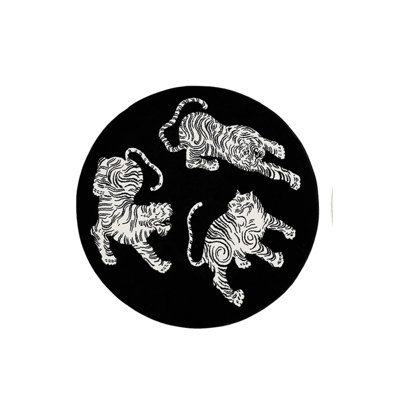 Risch Black Three Tiger Figured Woven Base Round Carpet