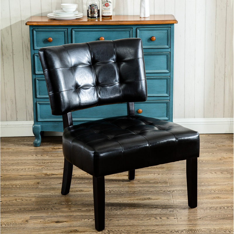 Chaise surdimensionnée noire avec similicuir et pieds