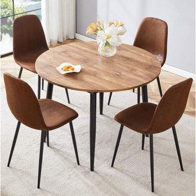 Ensemble de table et de chaises. Table de salle à manger extensible moderne en panneau de fibres à densité moyenne. La table a un design télescopique, convenant à des rassemblements de différentes tailles.