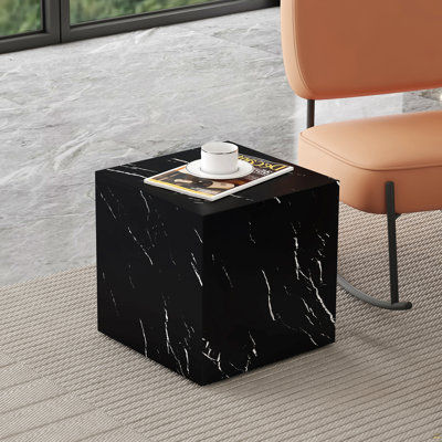 Table basse 15,7 po x 15,7 po x 15,7 po à texture de marbre noir en MDF - Design luxueux, décoration parfaite pour le salon.