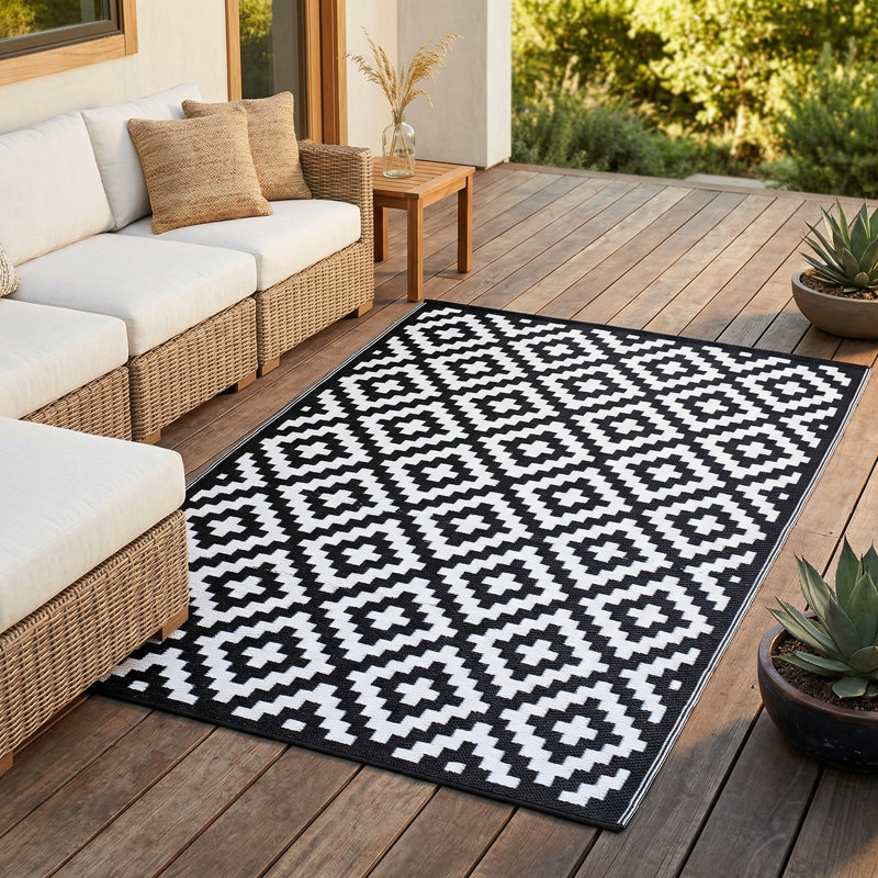 Tapis d'extérieur imperméable en paille recyclée Izna, Rectangulaire 3 pi x 5 pi,  Aztec - Black/White
