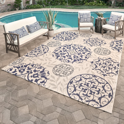 Tapis d'intérieur / extérieur en polypropylène tissé à plat à motif médaillon Solterra Sovana