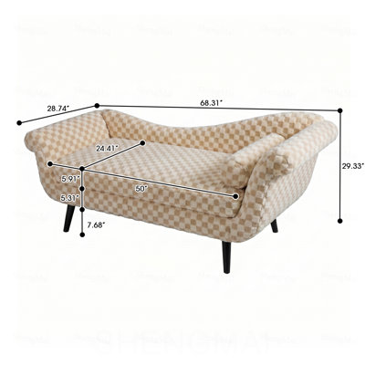 Tissu classique à motif de losanges jumelé à d'élégants accoudoirs à volutes, offrant un grand confort et un style intemporel