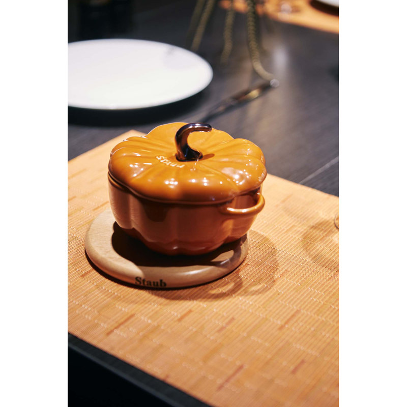 Staub Magnetic Oval Trivet