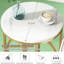 Table basse ronde, canapé élégant, table d'appoint élégante