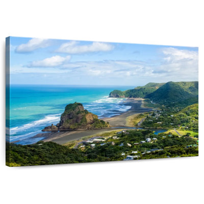Vue panoramique sur la plage Gillard Piha