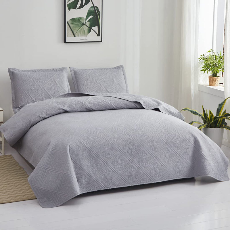 Crespi Coverlet, Queen Quilt + 2 Standard Shams
