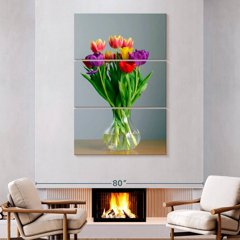 Harnek tulipes dans un vase en verre, H 74 po x l 48 po