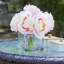 Centre de table rose dans un vase-574202592