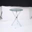 Le plateau de table circulaire en verre trempé moderne est jumelé à un cadre en fer mesurant 35,43 pouces de longueur.-1016739995