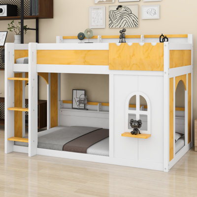 Lit superposé avec tablettes de rangement intégrées, fenêtre décorative et deux portes