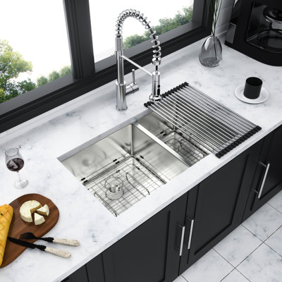 Évier de cuisine à double cuve encastrable de calibre 16, acier inoxydable T304 60/40, guide en forme de X, revêtement, patin, pinces d'installation, évier de calibre 32 x 18 9 po avec construction en acier profond,